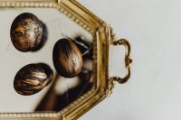 Kaboompics - Three Black and Gold Easter Eggs in an Ornate Mirror Tray