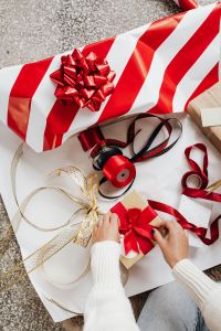 Kaboompics - Gift Wrapping