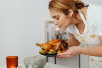 Kaboompics - Cook Setting a Thanksgiving Roast with Autumn Vegetables