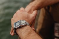 Kaboompics - Closeup vinatage watch on wrist of man