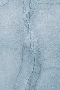 Kaboompics - Pale Blue Wall with a Vertical Crack