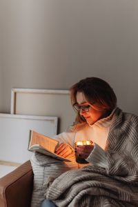 Kaboompics - Stay-at-Home Reading in a Cozy Blanket by Candlelight