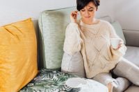 Kaboompics - The woman is drinking tea on the couch