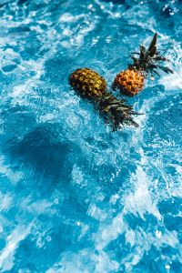 Kaboompics - Pineapple in a swimming pool