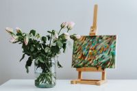 Kaboompics - Pink flowers and a painting