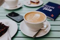 Kaboompics - Drinking coffee and eating cake in a cafeteria