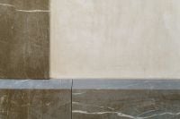 Kaboompics - Neutral Wall with Horizontal Marble Stripe