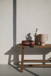 Kaboompics - Wooden Bench with Ceramic Bowl and Sculptural Mug in Hard Light