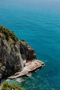 Kaboompics - Minimal Turquoise Sea with a Lone Boat off the Amalfi Coast
