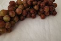 Kaboompics - Red Grapes on White Linen Close-Up
