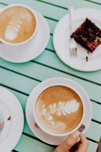 Kaboompics - Drinking coffee and eating cake in a cafeteria