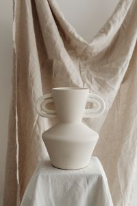Kaboompics - Photo studio interior - C-stand lighting tripod - photo backdrop - LED lamp