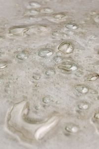 Kaboompics - Vertical Glass Texture with Scattered Clear Inclusions and Open Space
