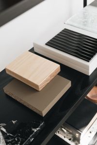 Kaboompics - Beautiful Contemporary and Modern Interior - decor - minimal - bright - organised shelves
