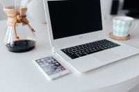 Kaboompics - iPhone, laptop, coffee in Chemex