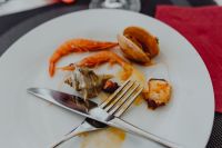Kaboompics - Small Seafood Tasting Plate with Shrimp and Shellfish