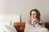 Kaboompics - Cozy Cocooning at Home with a Warm Mug and Blanket