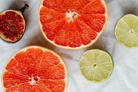 Kaboompics - Grapefruit, Lime and Fig Slices for Colorful Food Styling