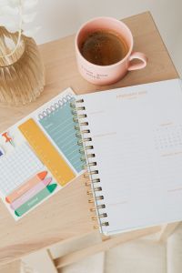 Kaboompics - Calendar & Coffee