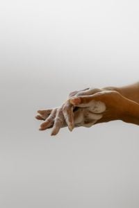 Kaboompics - Hands Lathering Foaming Cleanser