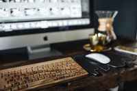 Kaboompics - Cup of coffee, Chemex, keyboard, iMac computer, mouse