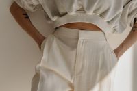 Kaboompics - Woman Adjusting a Neutral Sweatshirt and Trousers