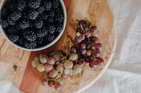 Kaboompics - Purple Grapes and Blackberries on a Wooden Board