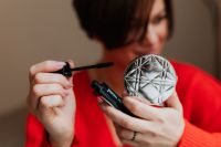 Kaboompics - The woman is applying mascara on her eyelashes