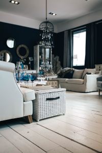 Kaboompics - Vintage Living Room With Blue Glassware And Birdcage Chandelier