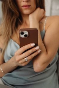 Kaboompics - Soft-Focus Portrait of a Woman with a Smartphone in the Foreground