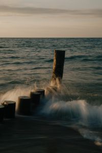 Kaboompics - Wooden Groyne Wave Crash Dramatic Seascape