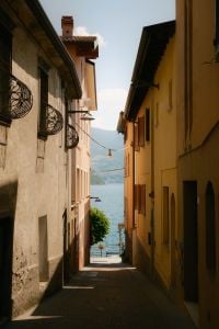 Kaboompics - Narrow Italian Street Leading Down to Lake Iseo