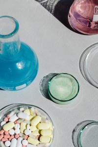 Kaboompics - Overhead Chemistry Still Life With Blue and Pink Solutions