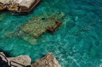 Kaboompics - Clear Turquoise Water over Submerged Rocks on the Amalfi Coast