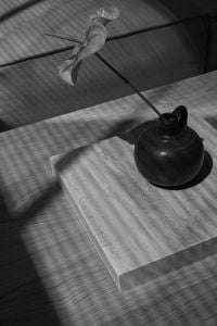 Kaboompics - Black and White Home Decor Still Life with Anthurium and Travertine
