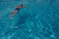 Kaboompics - Swimmer Moving Through a Blue Outdoor Pool, Wide Summer Vacation Lifestyle Photo