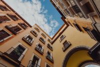 Kaboompics - Low-Angle Madrid Courtyard View Between Apartment Facades and Cloudy Sky