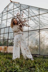 Kaboompics - A beautiful tall woman holds cotton branches
