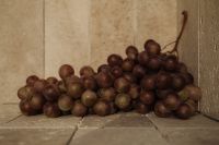 Kaboompics - Red Grapes on Travertine Shelf