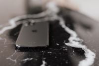 Kaboompics - Side View of Apple iPhone 11 Pro on Black Marble