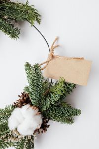 Kaboompics - Blank Kraft Label on Natural Christmas Wreath with Copy Space