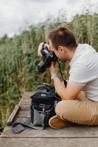 Kaboompics - Photographer holding a DSLR camera