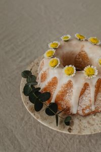 Kaboompics - Easter Delights - Spring Flowers and Minimalist Tableware