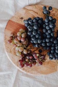 Kaboompics - Grapes and Blueberries on a Wooden Serving Board