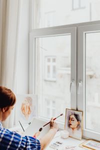 Kaboompics - A woman paints with watercolors