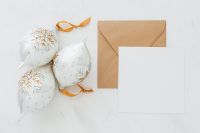 Kaboompics - White Blank Card on Kraft Envelope with Christmas Ornaments