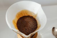 Kaboompics - Coffee brewed in a Chemex and peanut butter sandwiches for breakfast