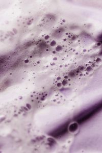 Kaboompics - Purple Skincare Bubble Texture