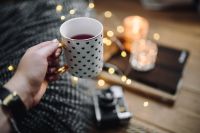 Kaboompics - Female hand with cute mug