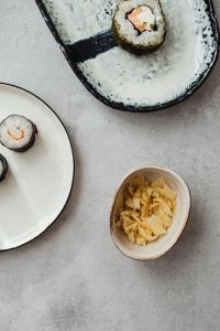 Kaboompics - Nori-Wrapped Maki Roll on a Speckled Ceramic Plate